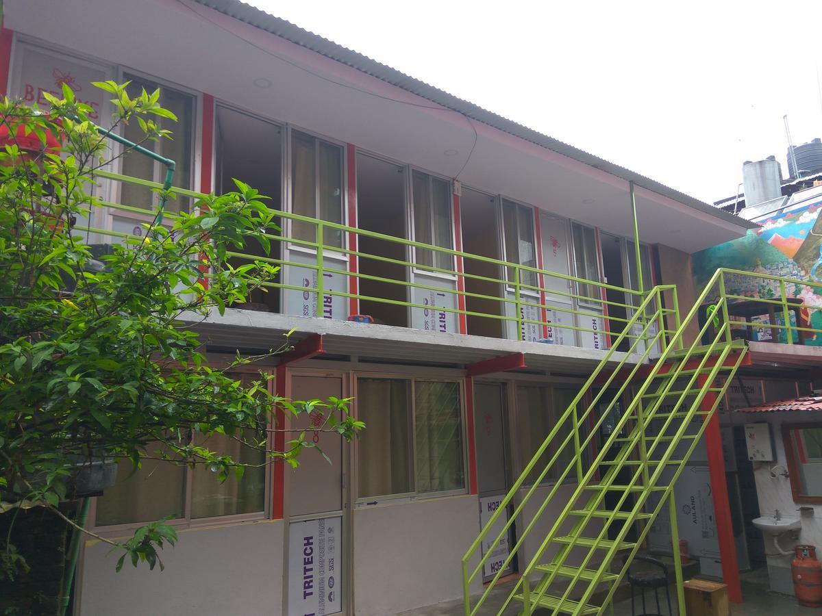 Beehive Hostel Kathmandu Buitenkant foto