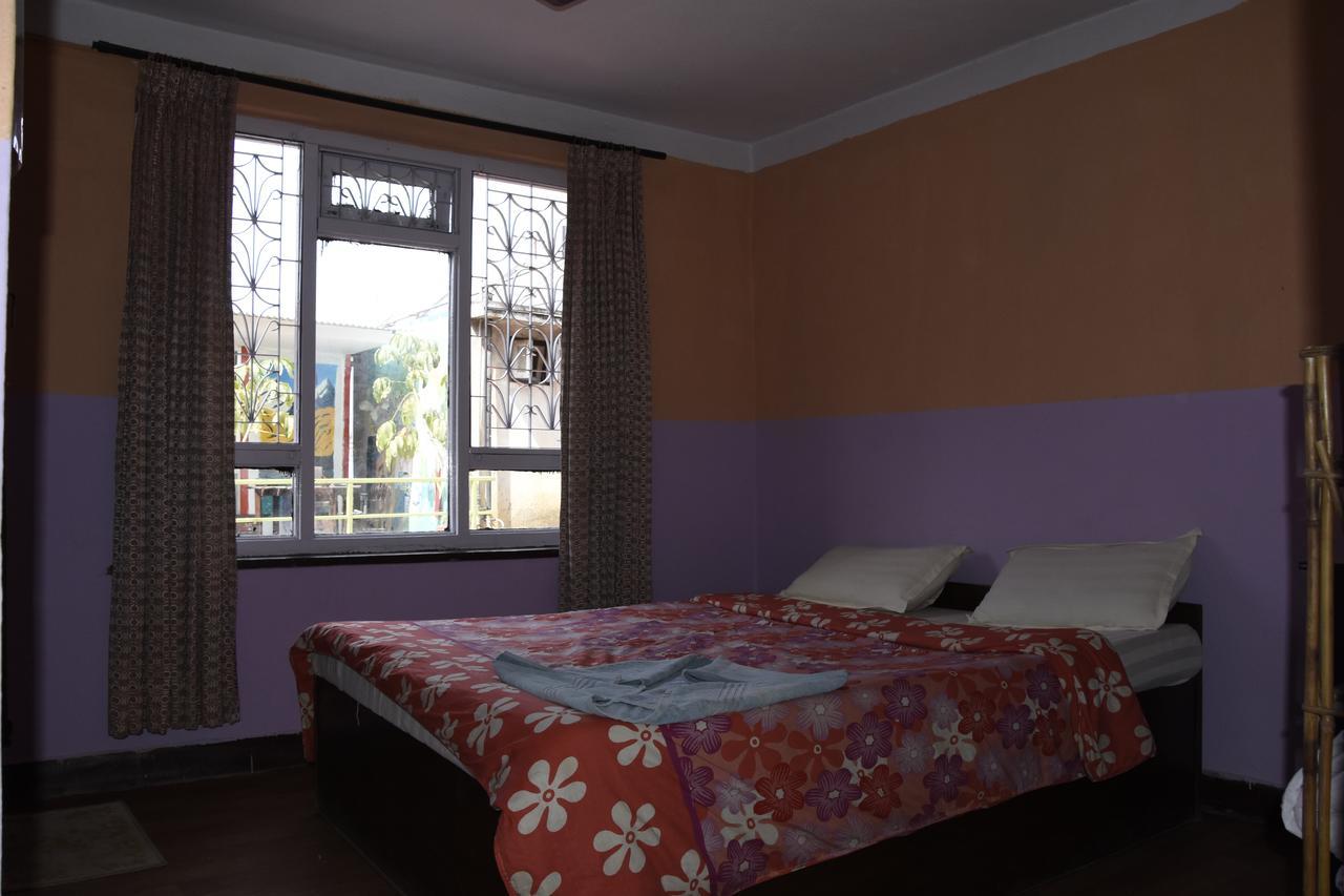 Beehive Hostel Kathmandu Buitenkant foto