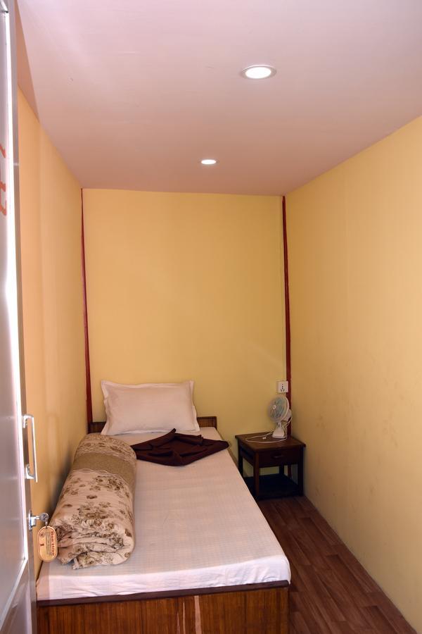 Beehive Hostel Kathmandu Buitenkant foto