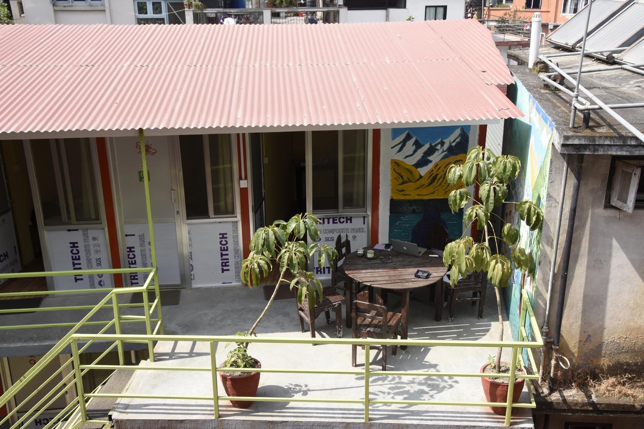 Beehive Hostel Kathmandu Buitenkant foto