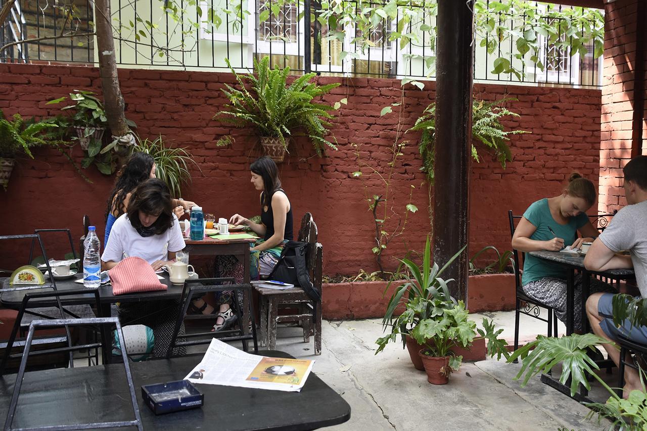Beehive Hostel Kathmandu Buitenkant foto