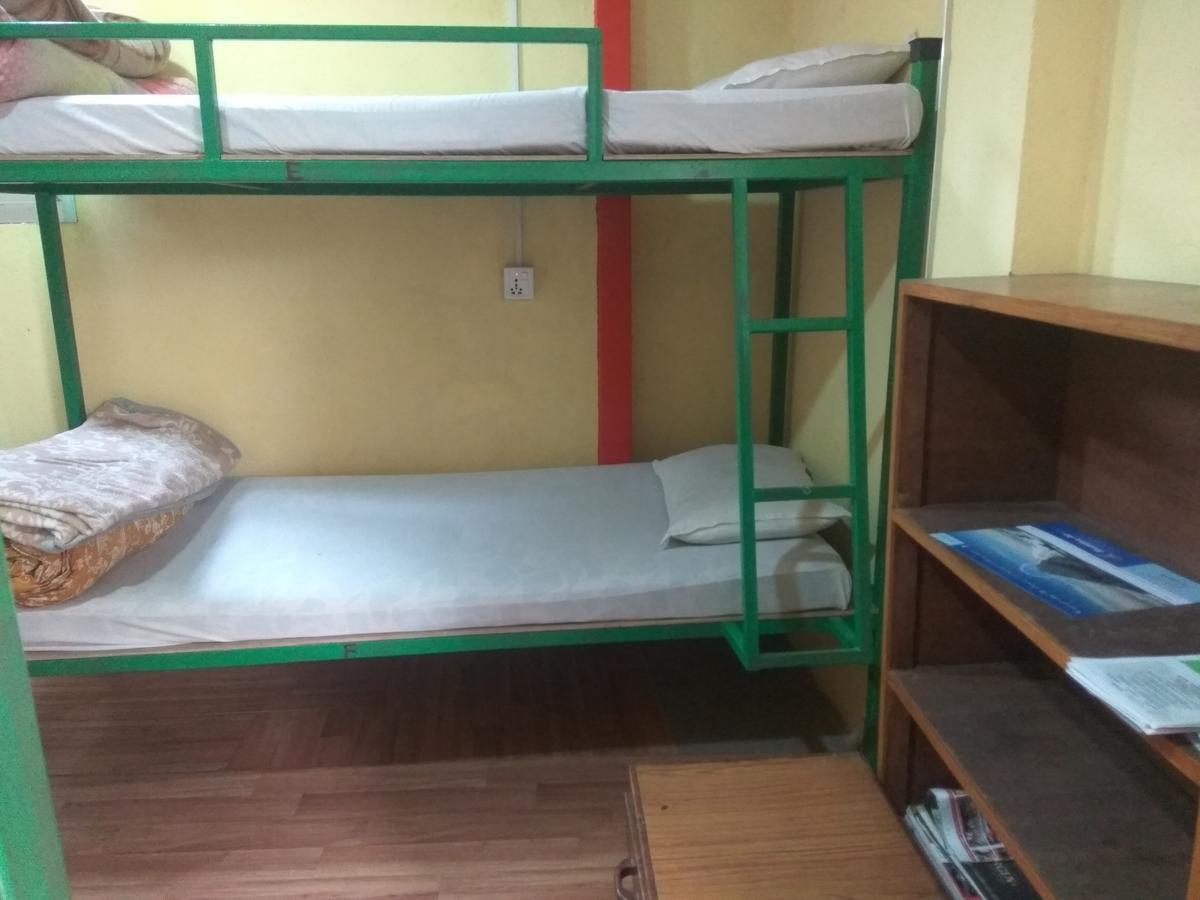 Beehive Hostel Kathmandu Buitenkant foto