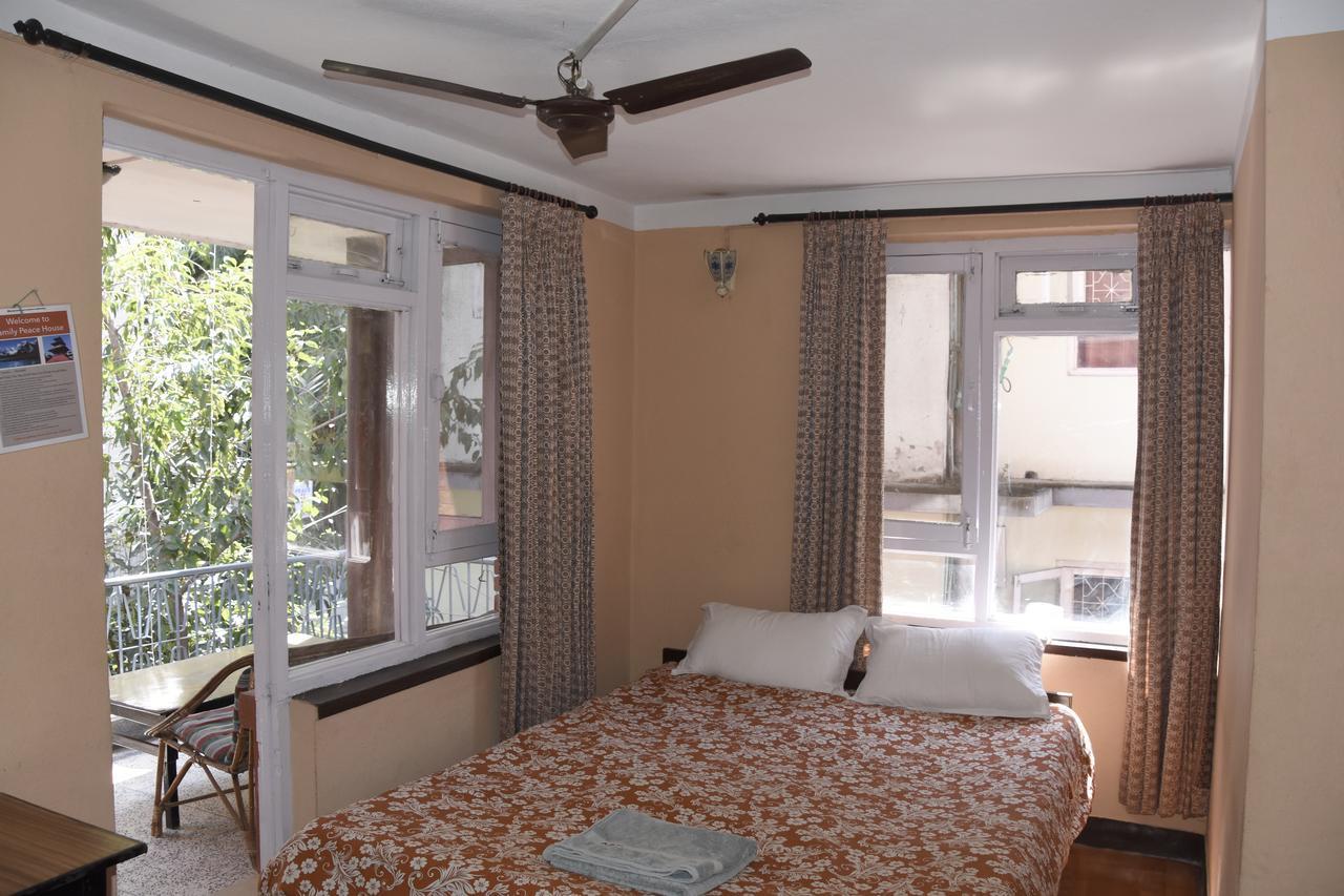 Beehive Hostel Kathmandu Buitenkant foto
