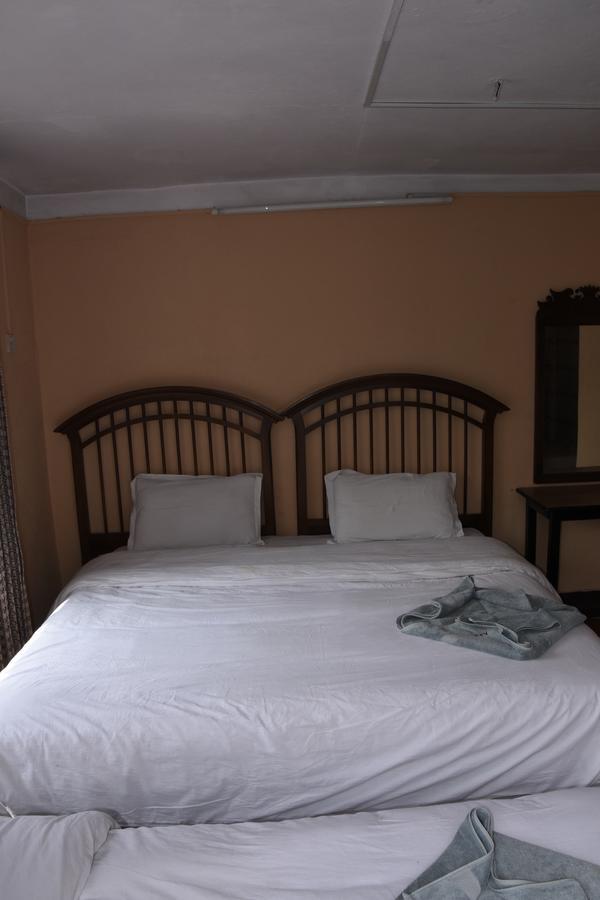 Beehive Hostel Kathmandu Buitenkant foto