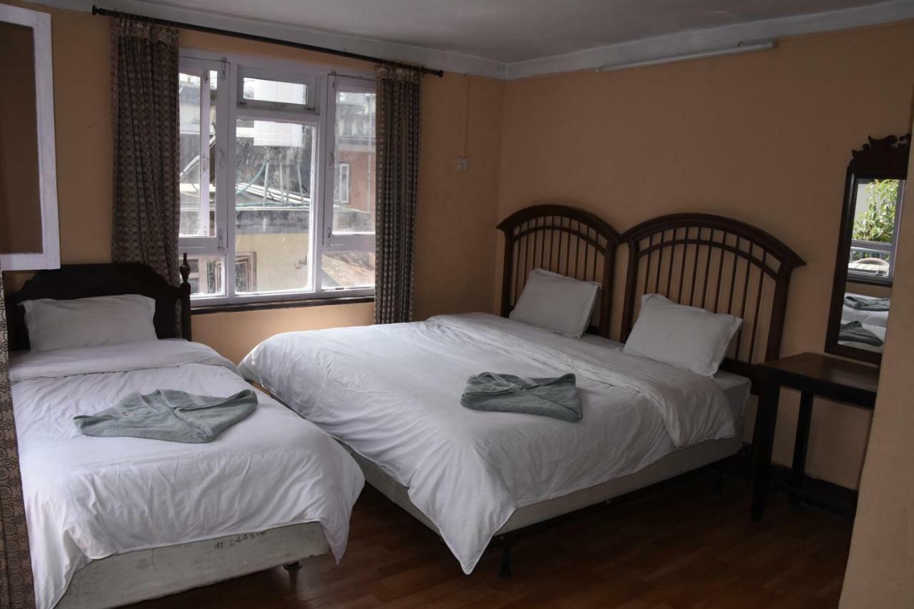 Beehive Hostel Kathmandu Buitenkant foto