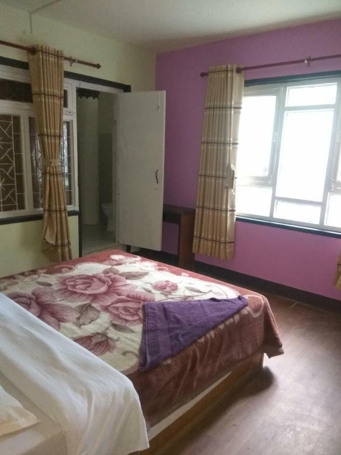 Beehive Hostel Kathmandu Buitenkant foto