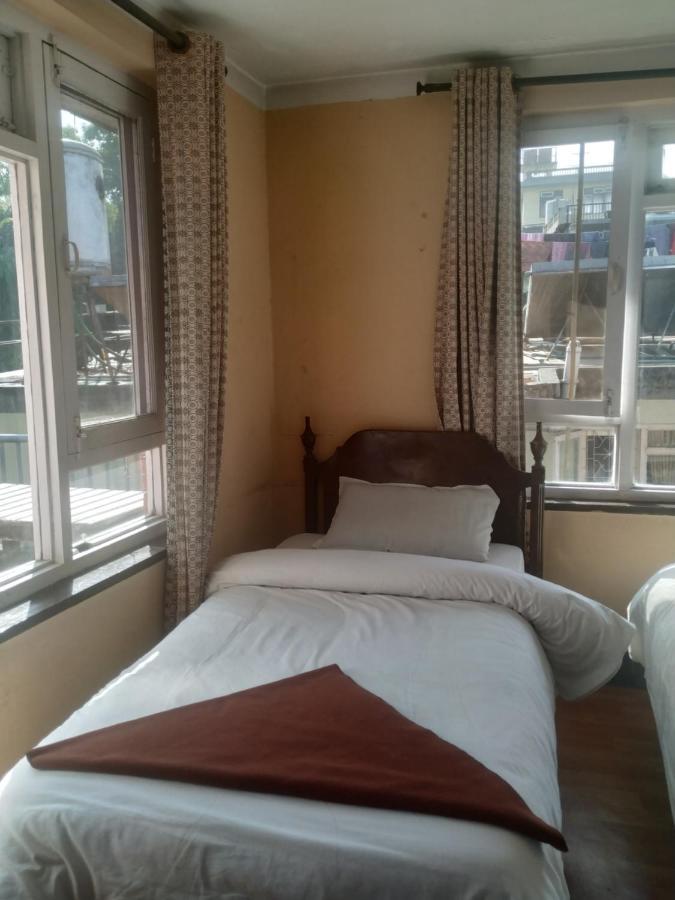 Beehive Hostel Kathmandu Buitenkant foto