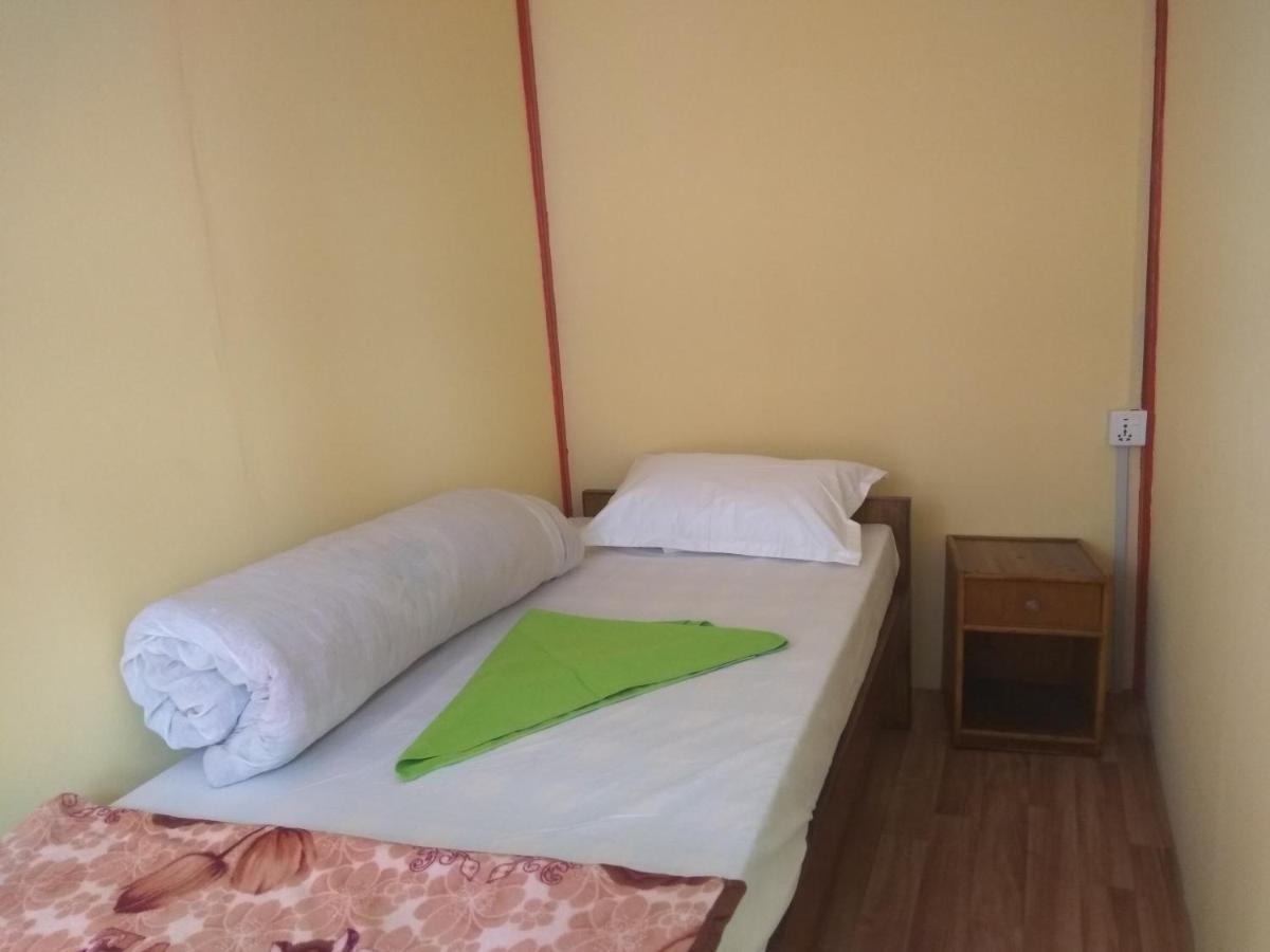 Beehive Hostel Kathmandu Buitenkant foto