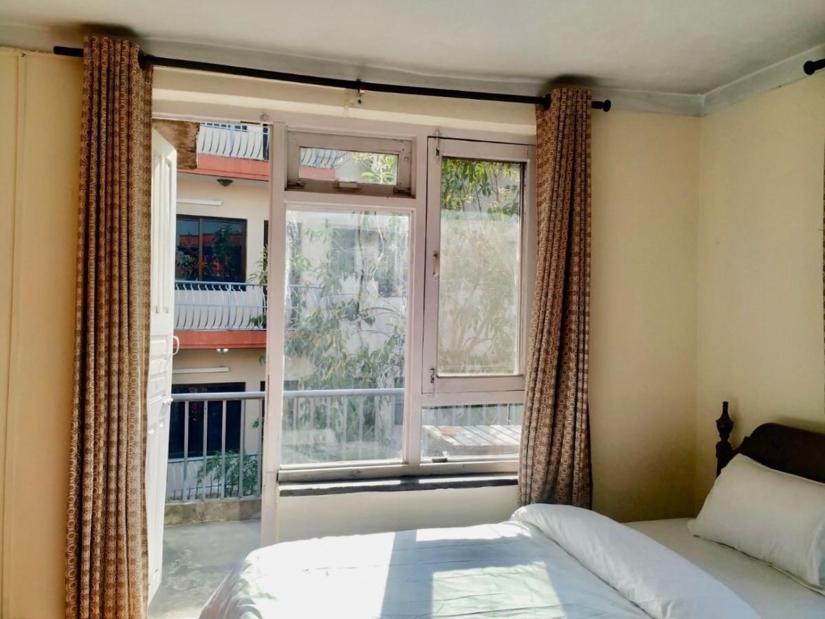 Beehive Hostel Kathmandu Buitenkant foto
