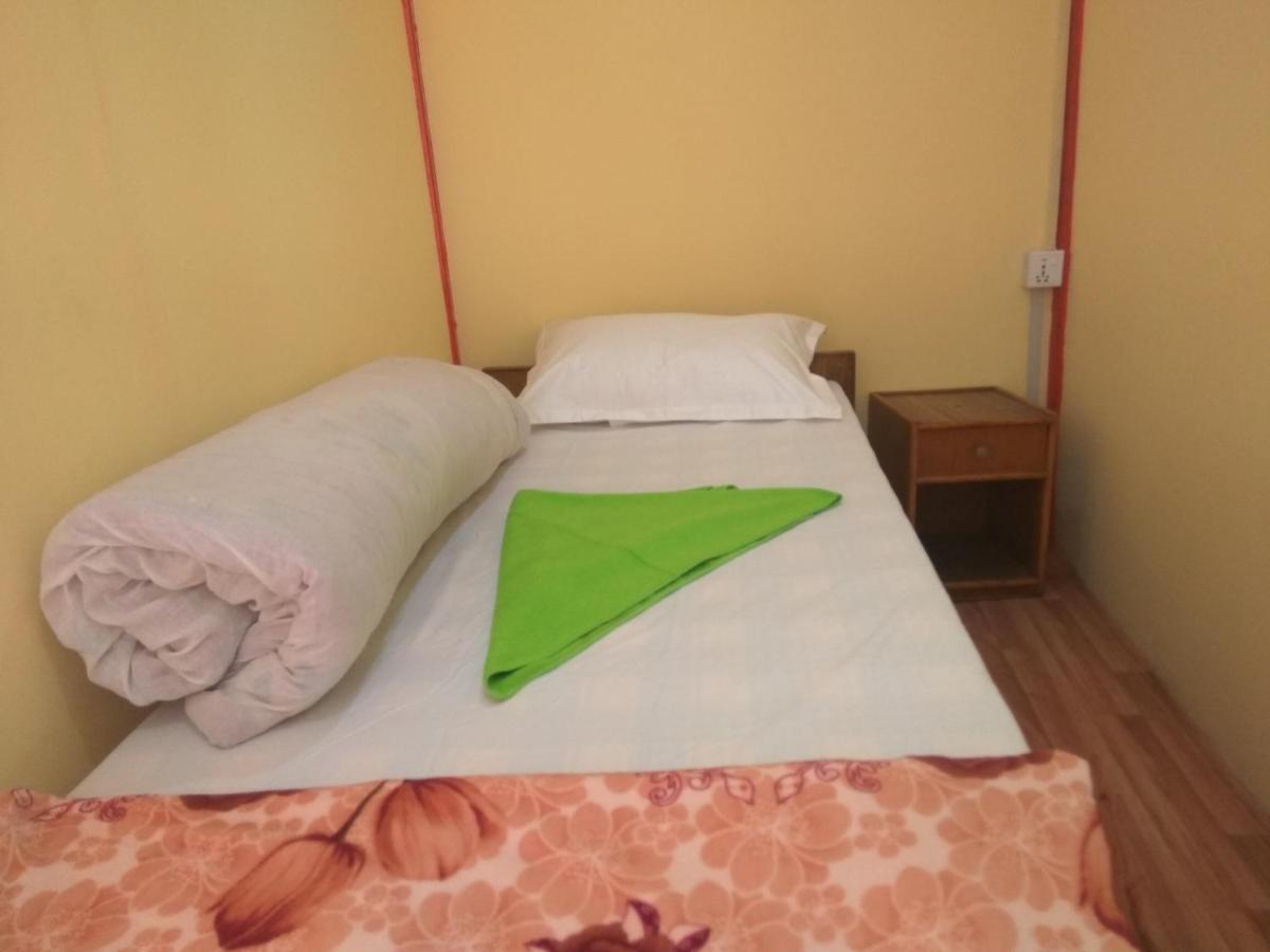 Beehive Hostel Kathmandu Buitenkant foto