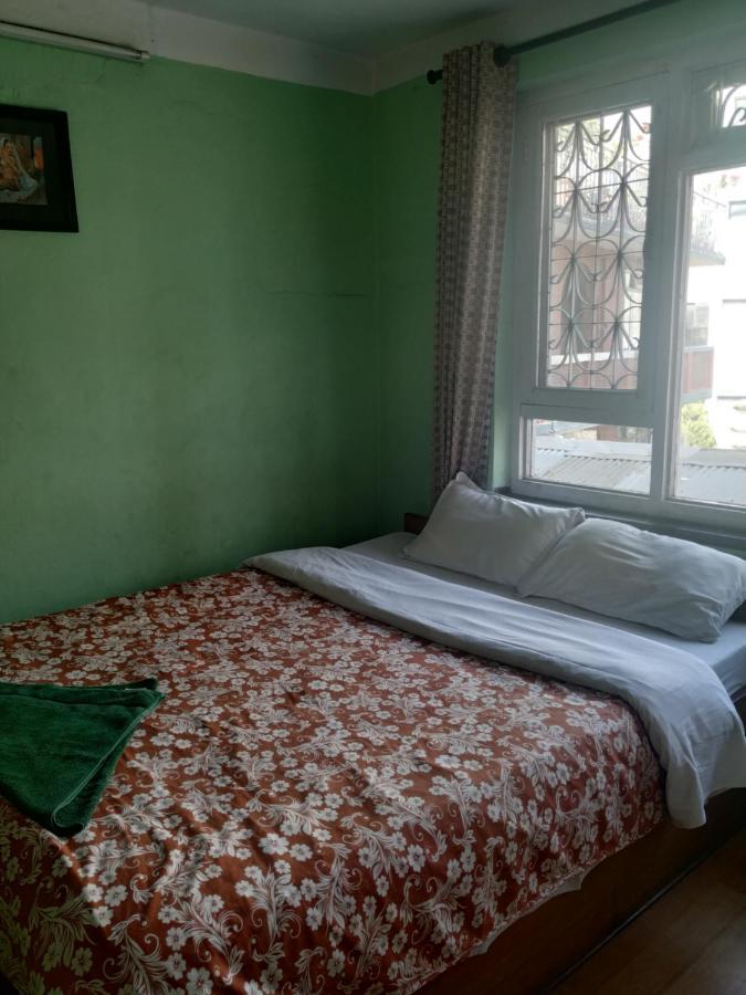Beehive Hostel Kathmandu Buitenkant foto